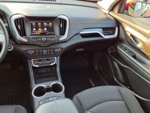Used 2024 GMC Terrain SLE w/ Driver Convenience Package FWD image 4