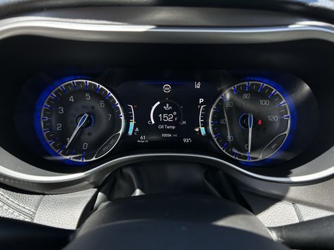 Used 2022 Chrysler Pacifica Touring-L FWD image 27
