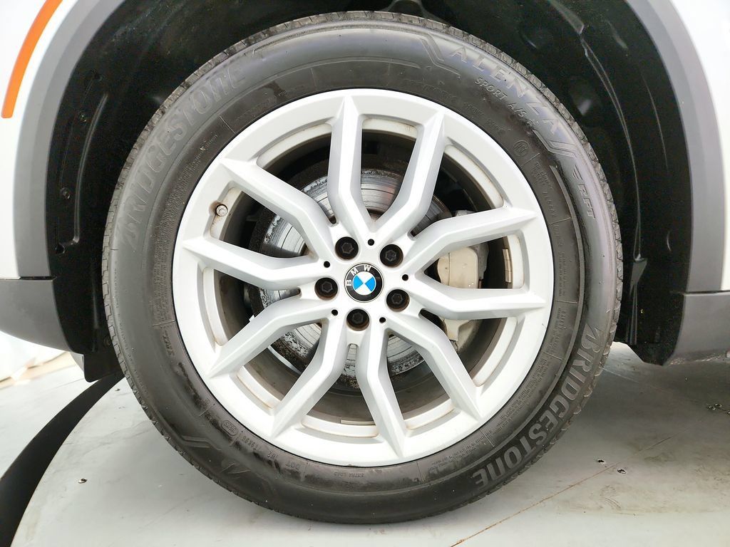 Used 2022 BMW X5 xDrive40i w/ Premium Package AWD/4WD image 38