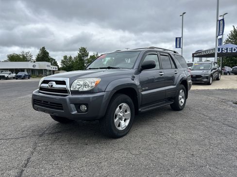 Used 2008 Toyota 4Runner SR5 AWD/4WD image 7
