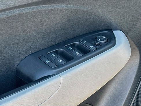 Certified 2025 Hyundai Venue SEL FWD image 20