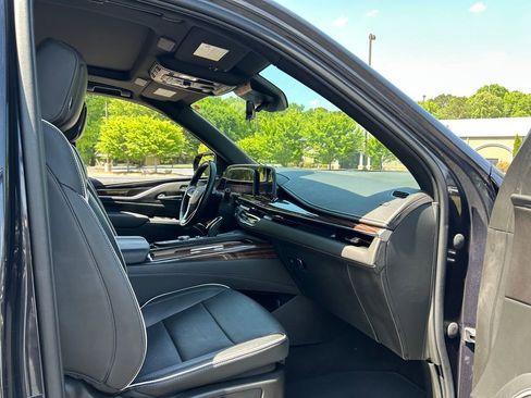 Used 2022 Cadillac Escalade Premium Luxury w/ LPO, Illumination Package AWD/4WD image 39