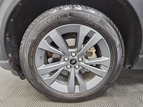 Used 2022 Ford Explorer XLT w/ Equipment Group 202A AWD/4WD image 46