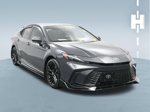 Used 2026 Toyota Camry SE FWD image 3