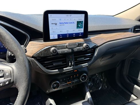 Used 2020 Ford Escape Titanium w/ Titanium Premium Package 2.0 FWD image 12