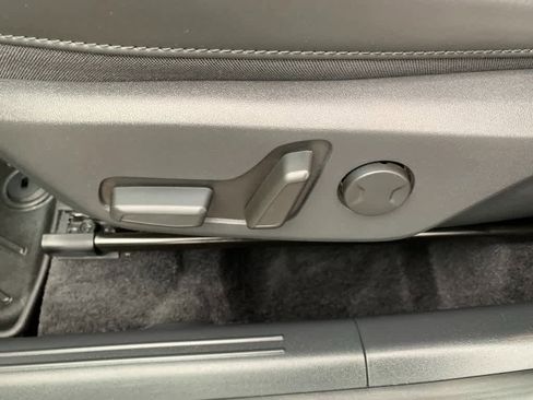 Used 2025 Kia Niro EX image 22