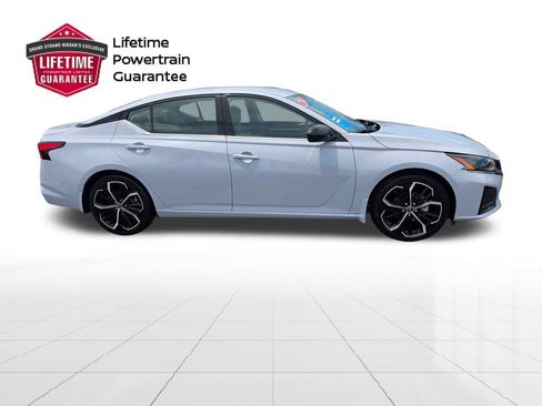 Used 2024 Nissan Altima 2.5 SR FWD image 7