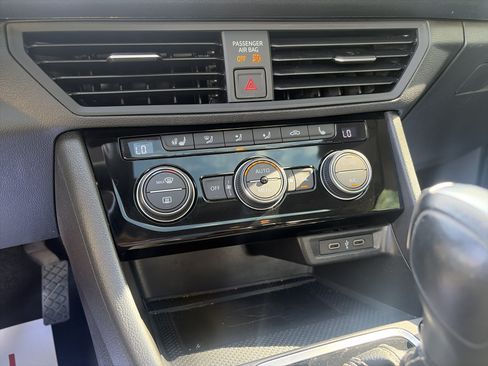 Certified 2021 Volkswagen Jetta SEL FWD image 31