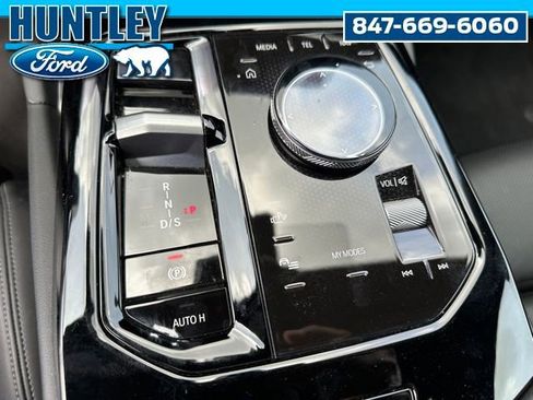 Used 2025 BMW 530i xDrive AWD/4WD image 21
