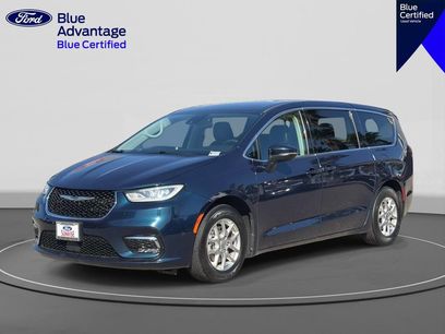 Used 2023 Chrysler Pacifica Touring-L