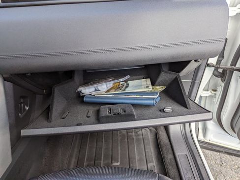 Used 2017 Land Rover Discovery Sport HSE image 34