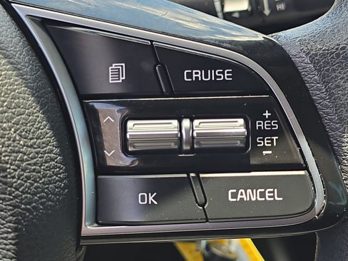 Used 2020 Kia Forte LXS FWD image 18
