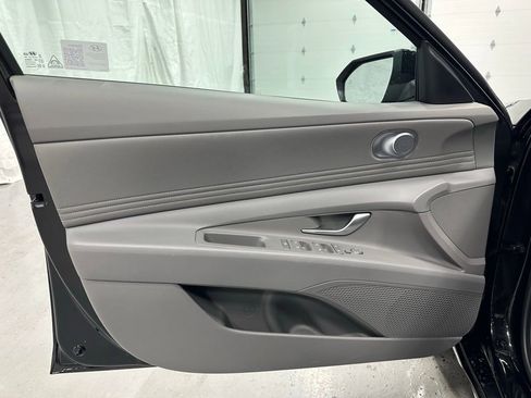 Used 2025 Hyundai Elantra SEL w/ Cargo Package image 8