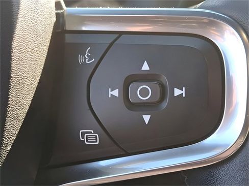 Used 2023 Volvo C40 Recharge Core image 22