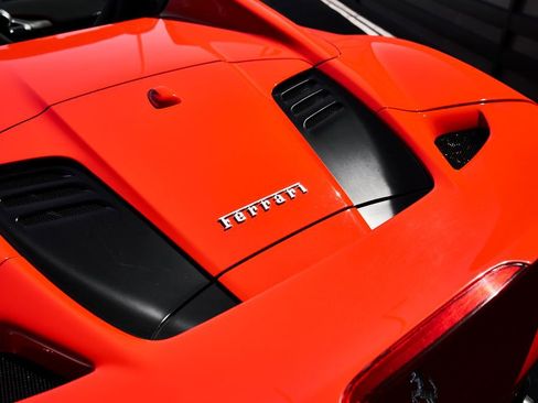 Used 2023 Ferrari F8 Tributo image 10