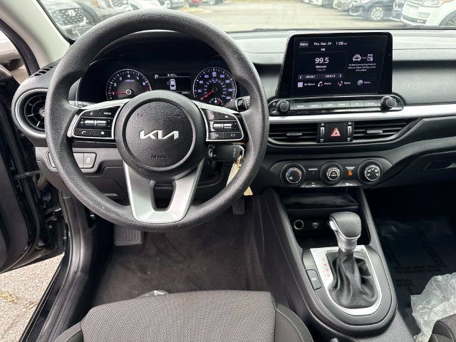 Used 2023 Kia Forte LXS w/ LXS Technology Package FWD image 17
