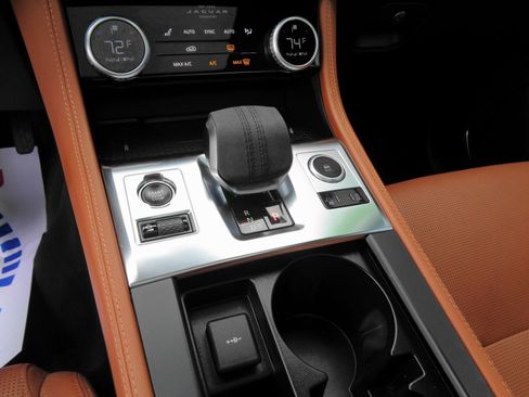 Used 2024 Jaguar F-PACE R-Dynamic S image 12