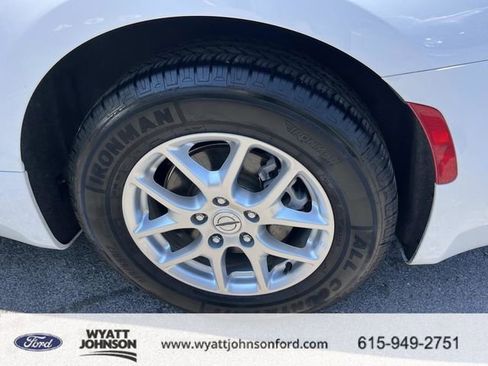 Used 2023 Chrysler Pacifica Touring-L image 11