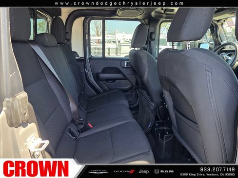 Used 2023 Jeep Gladiator Overland AWD/4WD image 13