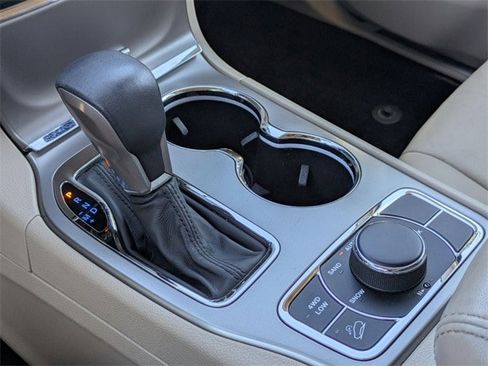 Used 2019 Jeep Grand Cherokee Limited image 9