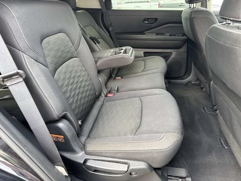 Used 2024 Nissan Pathfinder SV FWD image 12