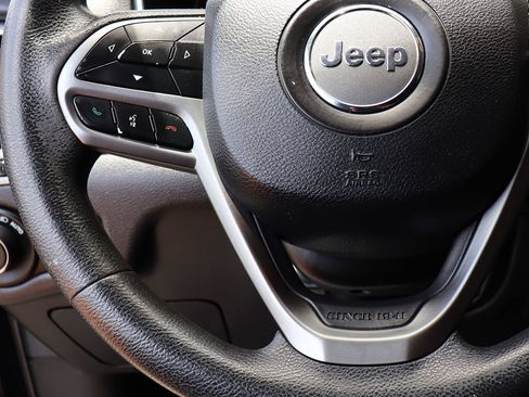 Used 2019 Jeep Cherokee Latitude w/ Popular Appearance Group FWD image 52