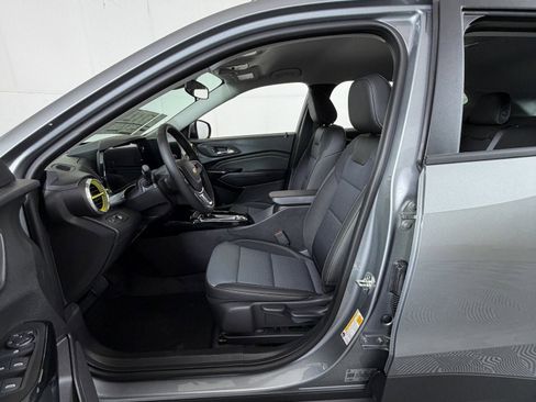 New 2026 Chevrolet Trax LT w/ Driver Confidence Package image 9