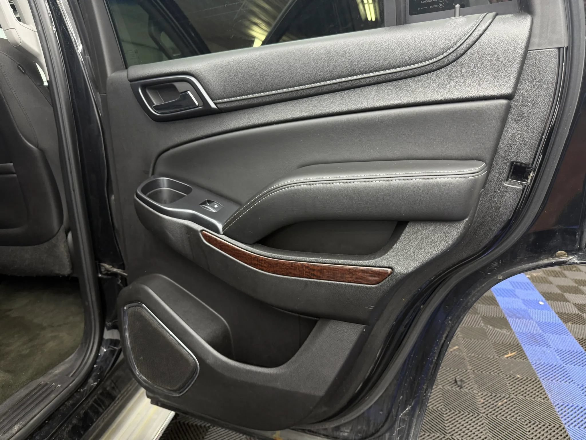 Used 2015 GMC Yukon SLE w/ Convenience Package AWD/4WD image 8