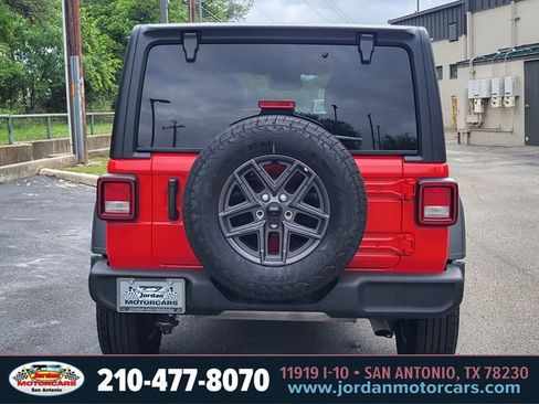Used 2025 Jeep Wrangler Unlimited Sport AWD/4WD image 4