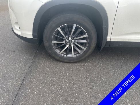 Used 2019 Toyota Highlander XLE image 2