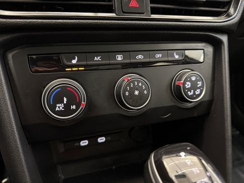 Used 2022 Volkswagen Taos SE image 21