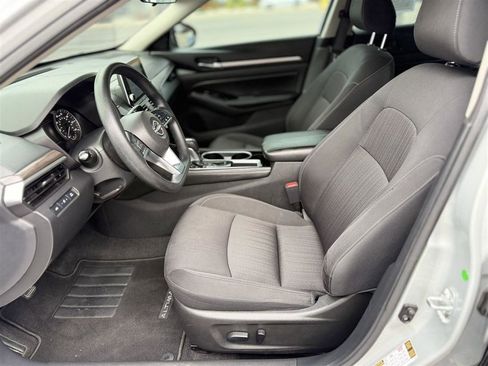 Used 2023 Nissan Altima 2.5 SV image 18