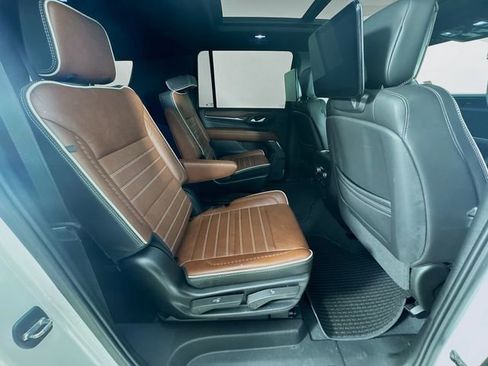 Used 2023 GMC Yukon XL Denali Ultimate image 34