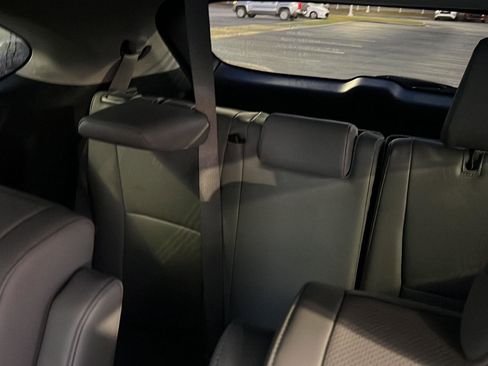 Used 2024 Toyota Highlander Limited image 12