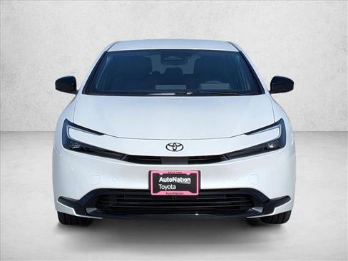 Used 2025 Toyota Camry SE FWD image 6