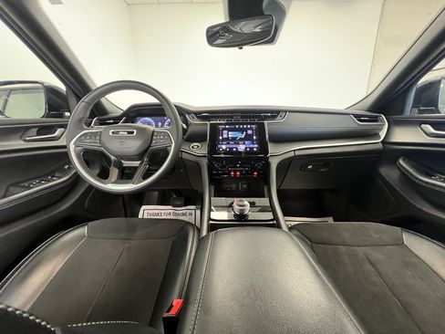 Used 2024 Jeep Grand Cherokee Altitude image 10