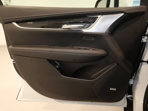 Certified 2025 Cadillac XT5 Premium Luxury w/ Technology Package AWD/4WD image 22