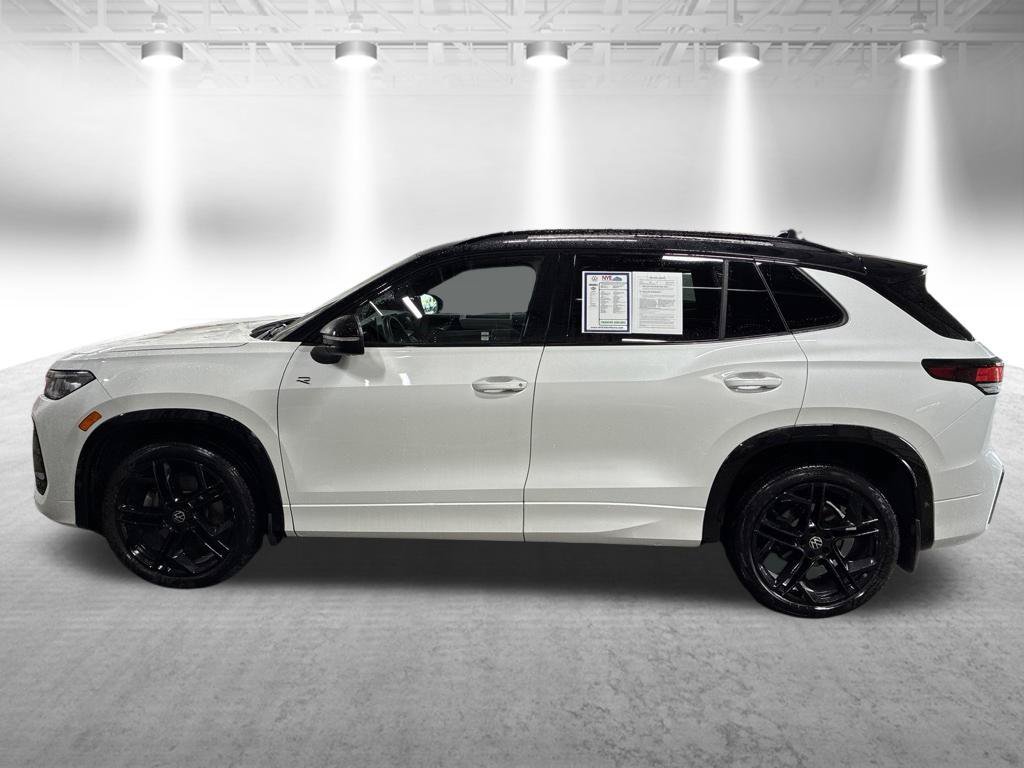 Used 2026 Volkswagen Tiguan SE R-Line w/ Tiguan Adventure Package AWD/4WD image 2