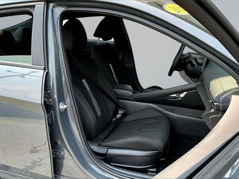 Used 2025 Hyundai Elantra Sport FWD image 27