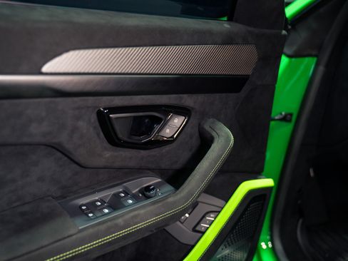 Used 2023 Lamborghini Urus Performante AWD/4WD image 35