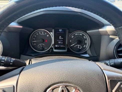 Used 2018 Toyota Tacoma Limited AWD/4WD image 28