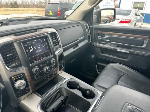Used 2018 RAM 1500 Laramie w/ Convenience Group AWD/4WD image 15