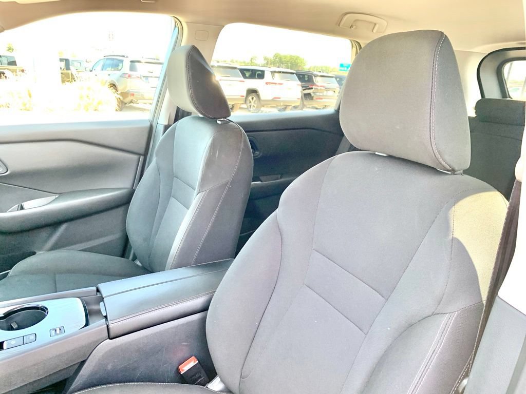 Used 2026 Nissan Rogue S FWD image 15