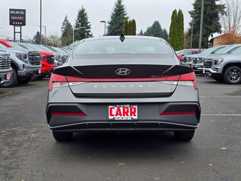 Used 2024 Hyundai Elantra SEL image 4