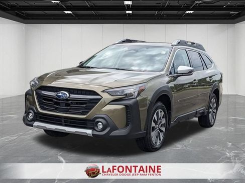 Used 2025 Subaru Outback Touring AWD/4WD image 1