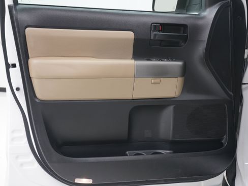 Used 2016 Toyota Sequoia SR5 image 16