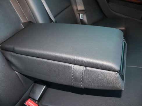 Used 2013 Mercedes-Benz E 350 Sedan image 49