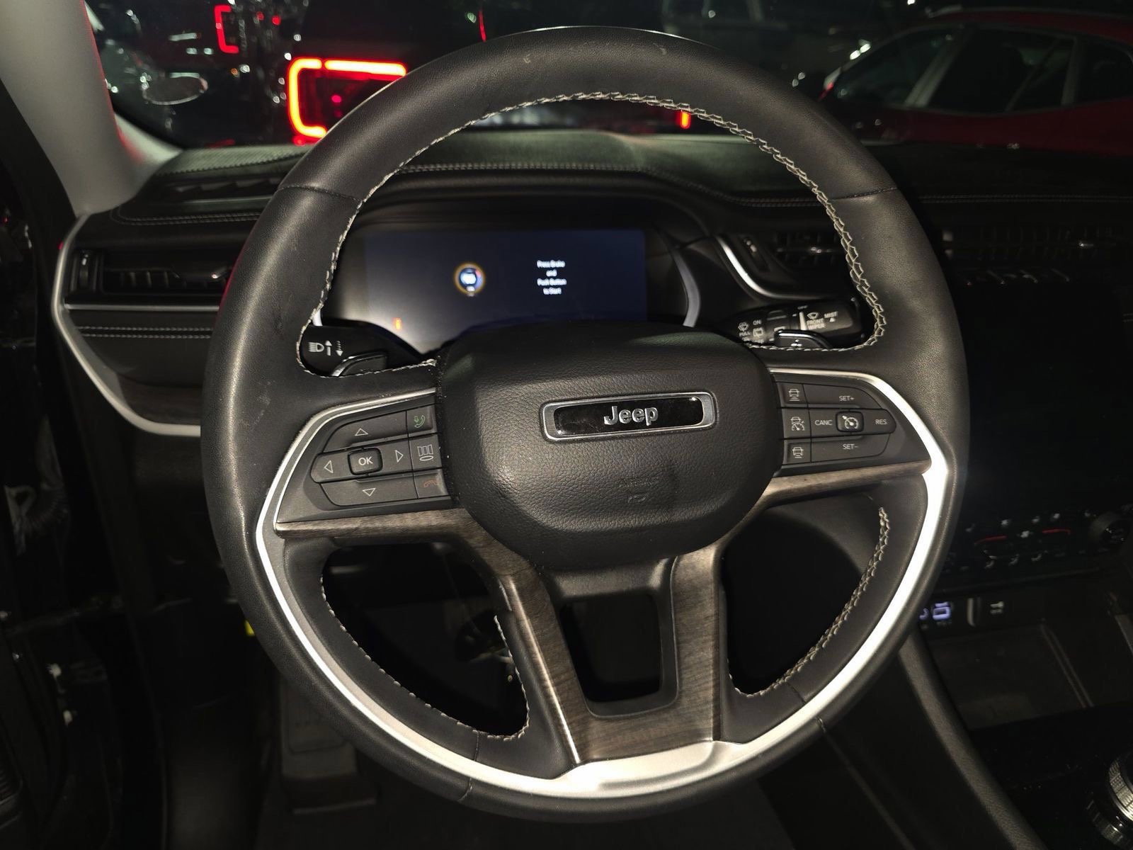 Used 2023 Jeep Grand Cherokee Limited w/ Luxury Tech Group II RWD image 3