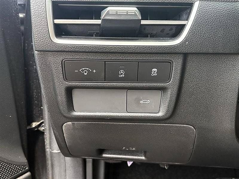 Used 2025 Hyundai Sonata SE FWD image 16