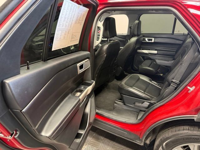 Used 2023 Ford Explorer XLT w/ Equipment Group 202A AWD/4WD image 18